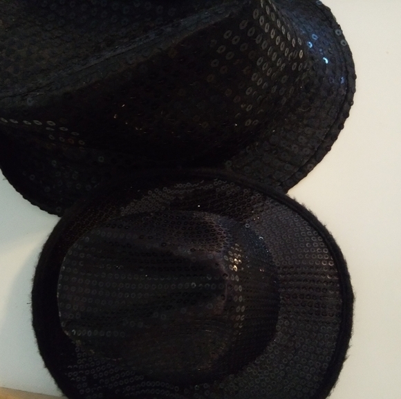 🎩Fedor🧙♂ for you 1 for your 🐕PET Black sequins ( just too cute 4 you & them) - Picture 4 of 11